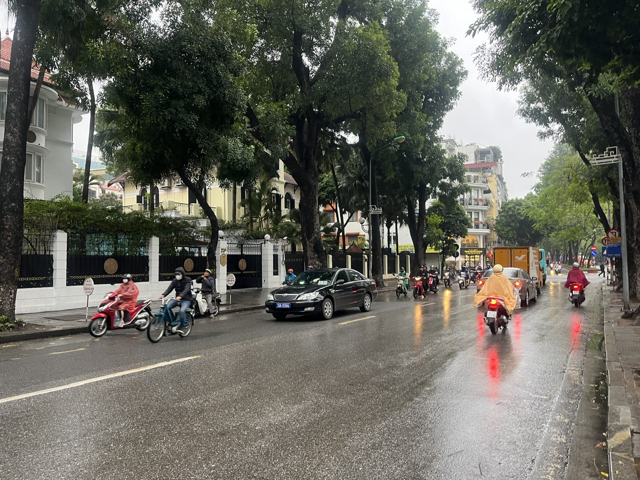 Thông tin thời tiết: Miền Bắc mưa phùn gió rét, Nam Bộ triều cường
